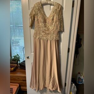 Elegant Lace Evening Gown